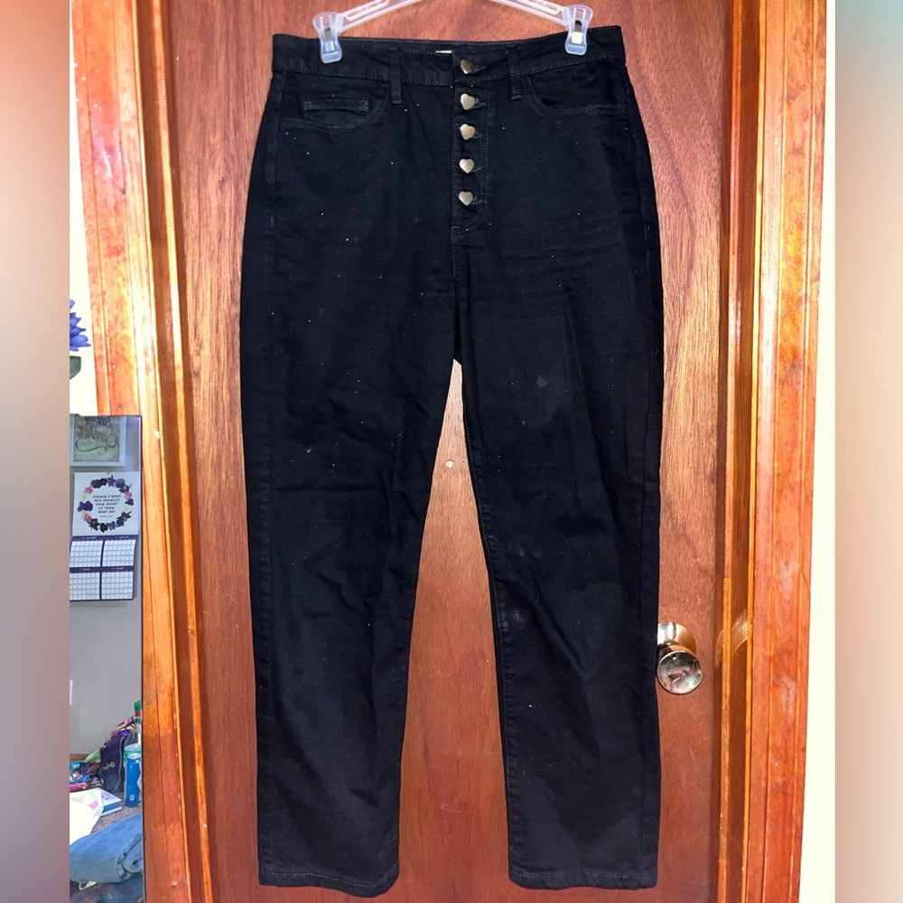 Black mom jean heart button jeans🖤